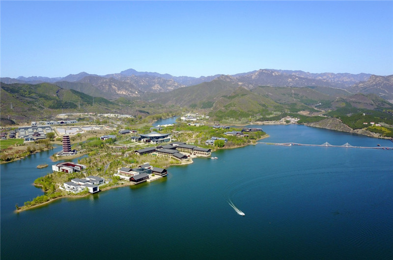 这是4月11日从空中俯瞰怀柔雁栖湖。