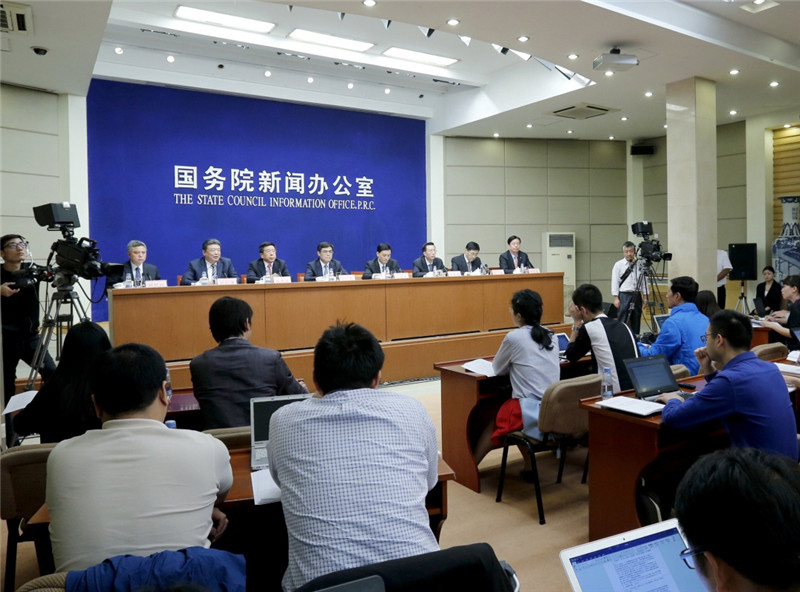 5月8日，国务院新闻办公室在北京举行新闻发布会，请国务院国有资产监督管理委员会主任肖亚庆和中国石油、国家电网、中国移动、国机集团、中国中车、中国交建负责人介绍中央企业参与“一带一路”共建情况，并答记者问。