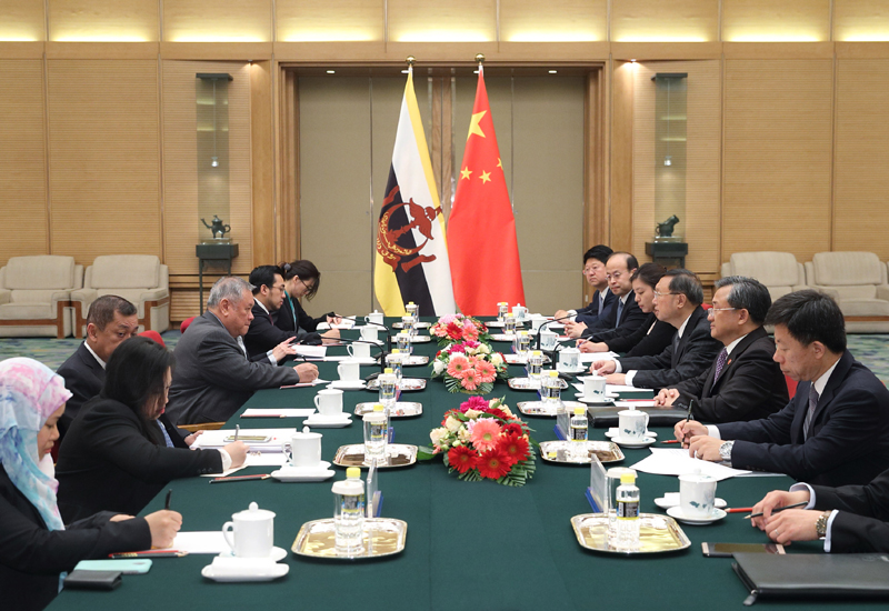5月11日，国务委员杨洁篪在北京会见出席“一带一路”国际合作高峰论坛高级别会议的文莱首相府部长兼外交与贸易部第二部长林玉成。