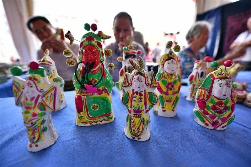 这是6月3日在博览会上拍摄的非物质文化遗产“小郭泥塑”。