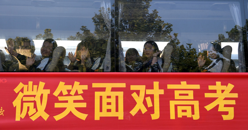 6月7日，2017年高考拉开帷幕，全国高考报名考生共940万人。