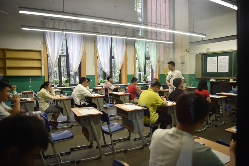 6月7日，2017年高考拉开帷幕，全国高考报名考生共940万人。