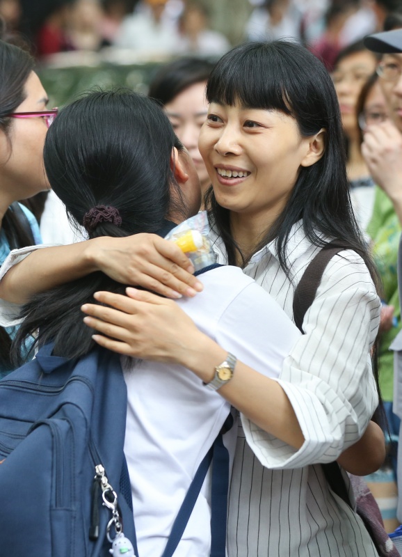 6月7日，2017年高考拉开帷幕，全国高考报名考生共940万人。