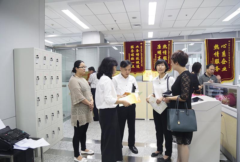 何巨峰一行参观国家知识产权局专利局西安代办处 何巨峰一行参观国家知识产权局专利局西安代办处