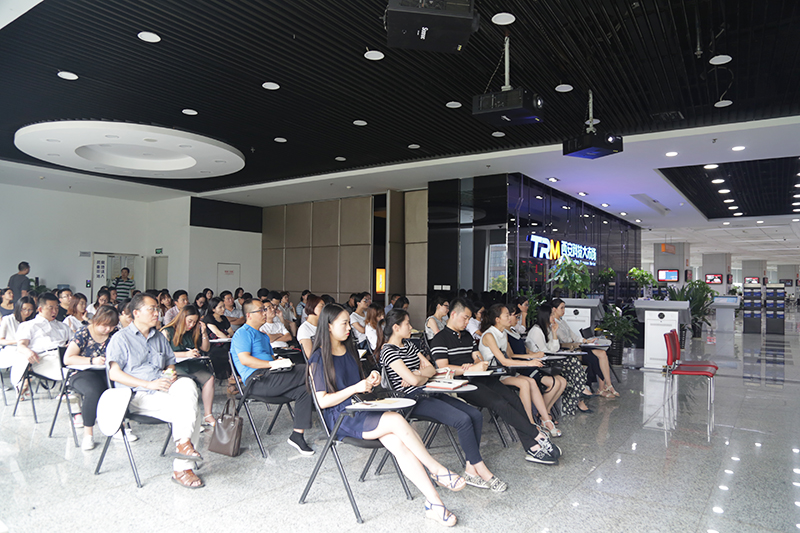 图为：培训会现场