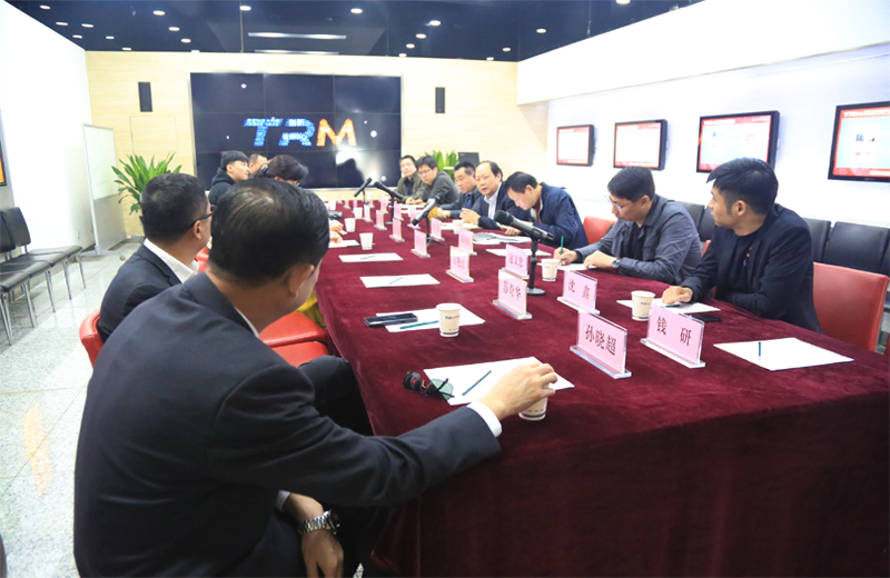 西安市政协委员到大市场调研