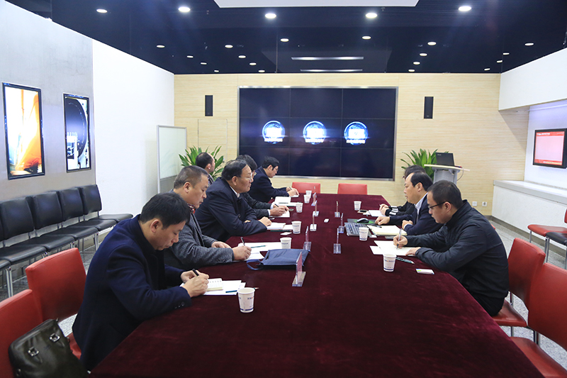 南阳市考察组一行到访西安科技大市场