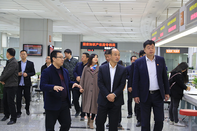 咸阳市高新区考察团一行到访大市场