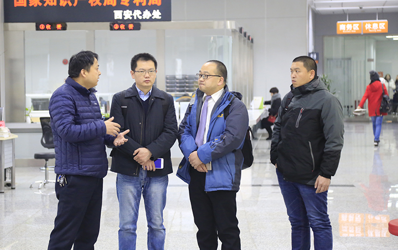 西大华特公司参观大市场服务大厅