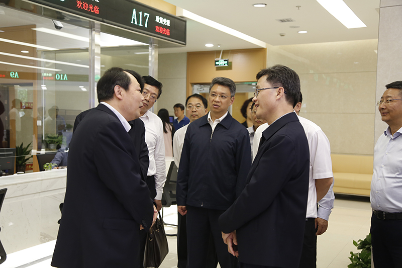 海南省代表团考察西安科技大市场