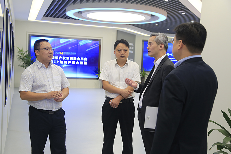 香港贸发局展览市场总监温少文一行到访西安科技大市场