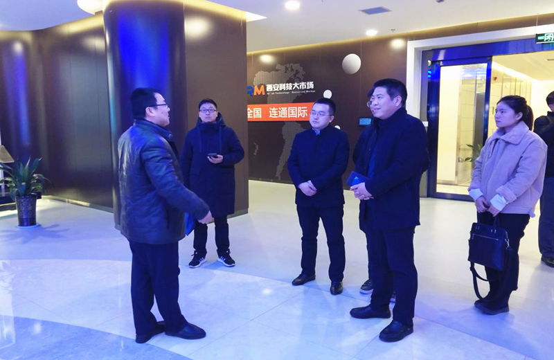 参观交流中.png