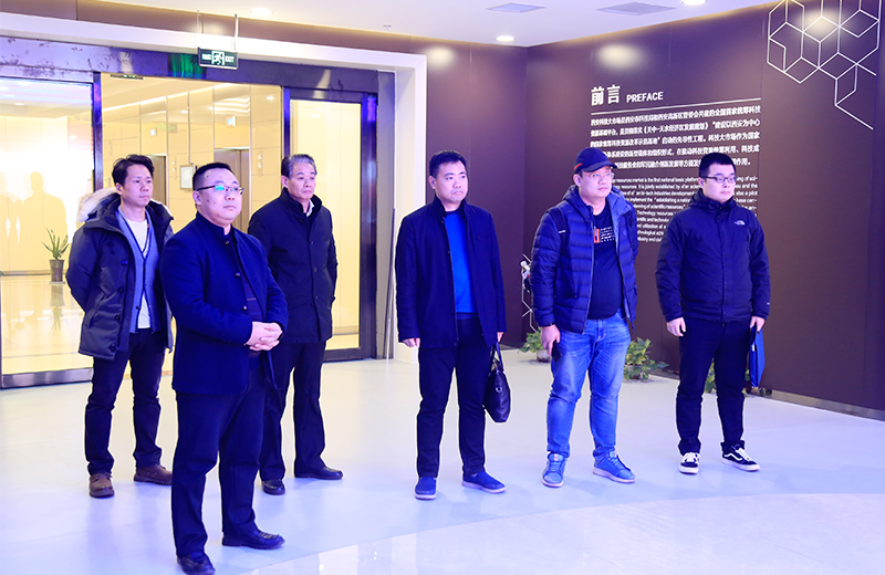 参观展厅1.jpg